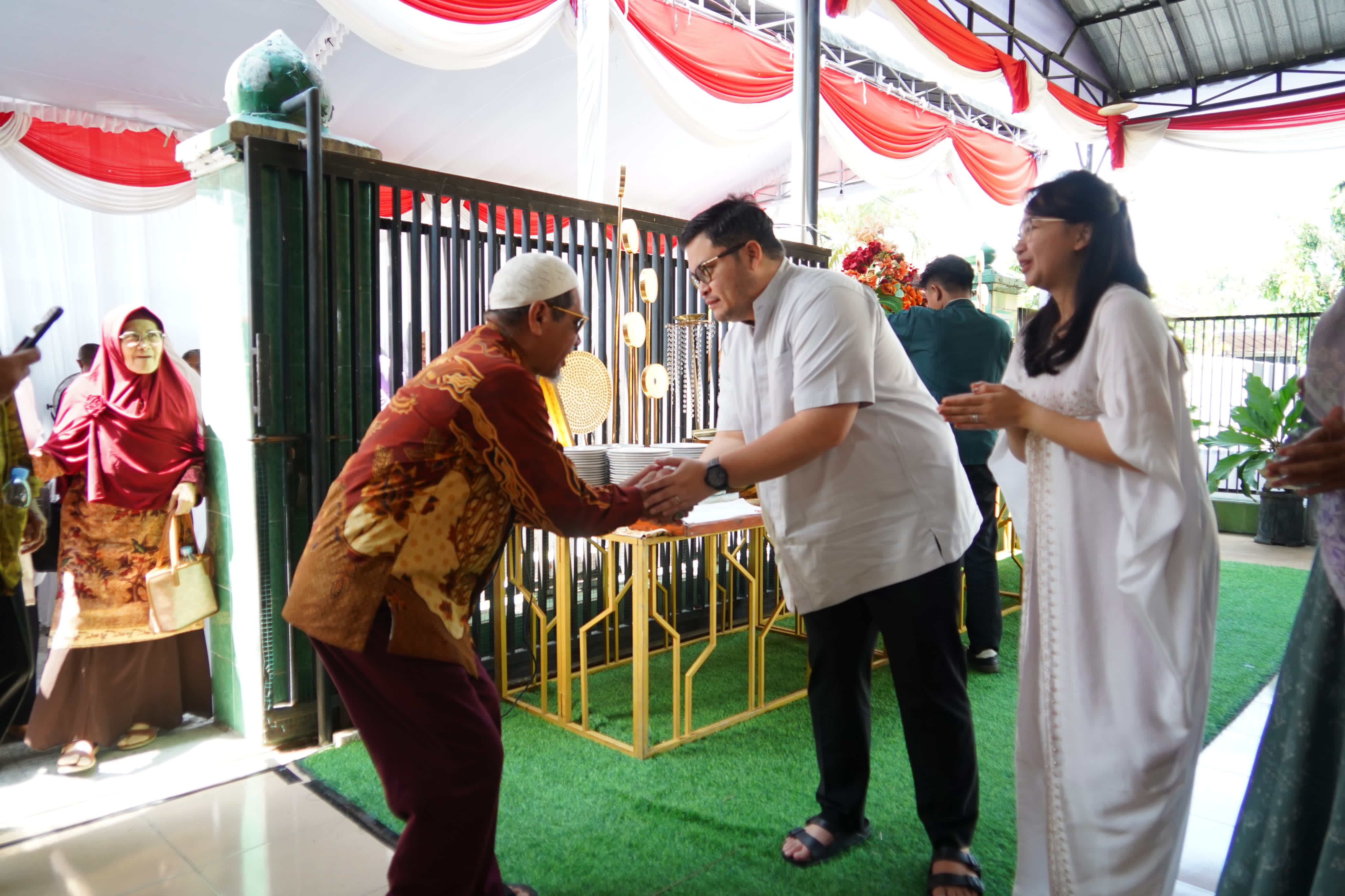 Ikuti Halal Bihalal Lingkungan, Mas Dhito Dikenal Sosok yang Ramah dan Penghobi Vespa