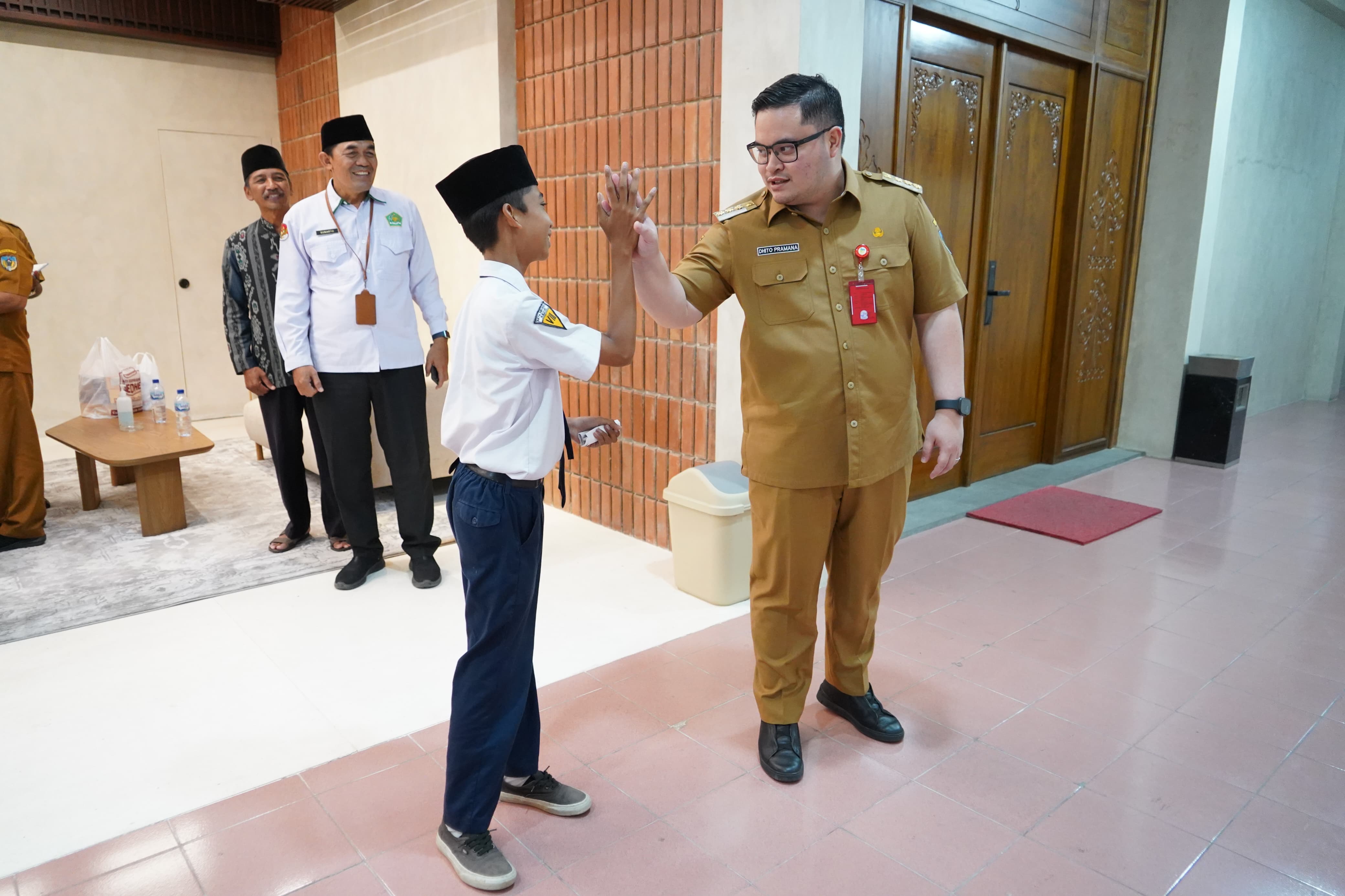 Mas Dhito diam-diam Punya Teman Anak MTs, Ini Dia Orangnya