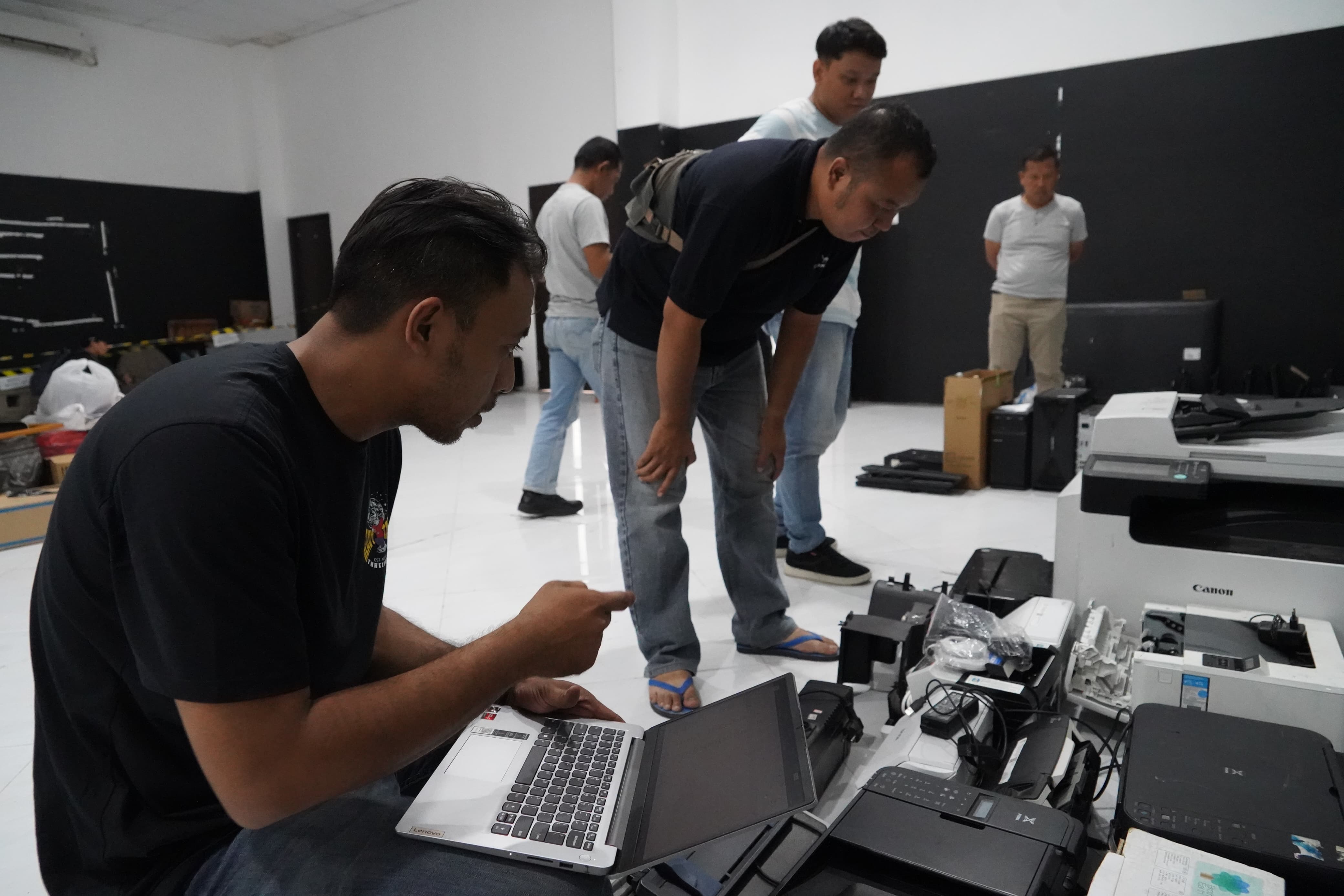 Barang Hasil Jarahan Mulai Dikembalikan di Kantor Satpol PP Kabupaten Kediri