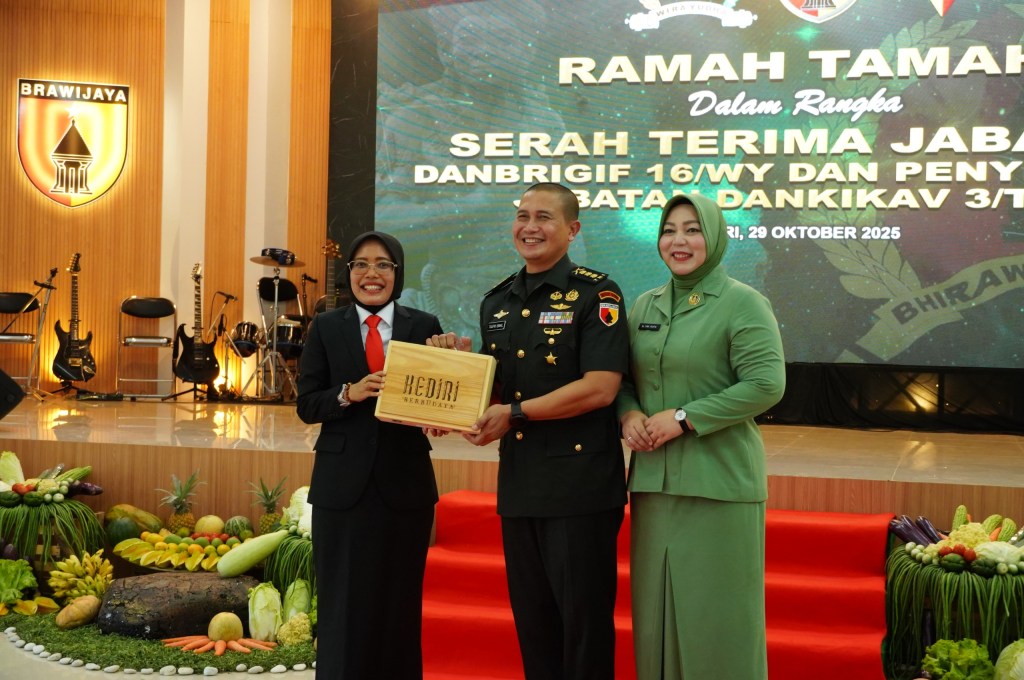 Mbak Dewi Hadiri Serah Terima Jabatan Komandan Brigif 16/Wira&nbsp;Yudha