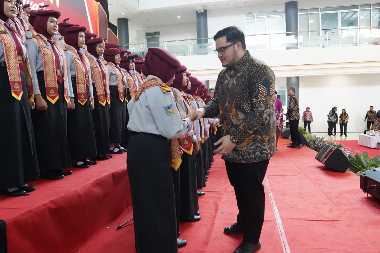 Passing Grade Terbaik se-Kediri, Mas Dhito Antarkan Siswa Boarding School Masuk Perguruan Tinggi