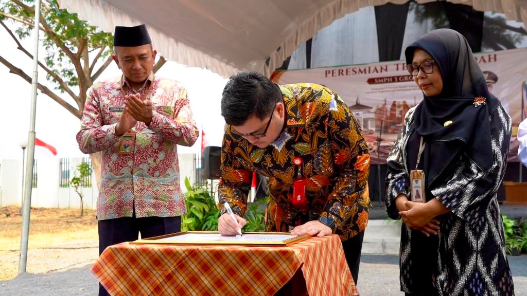 Jaga Toleransi Sejak Dini, Mas Dhito Resmikan 3 Tempat Ibadah di SMP Negeri 3&nbsp;Grogol